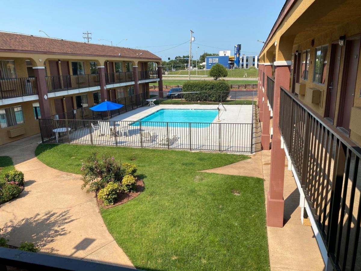 Super 8 By Wyndham Midwest City Ok Exteriér fotografie