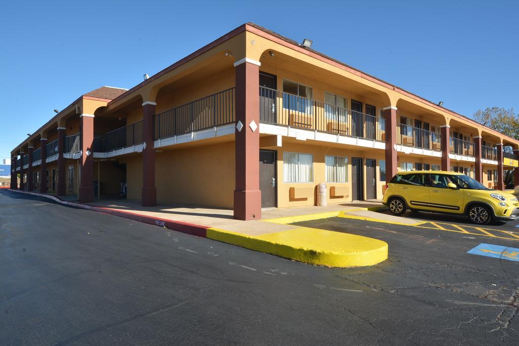 Super 8 By Wyndham Midwest City Ok Exteriér fotografie