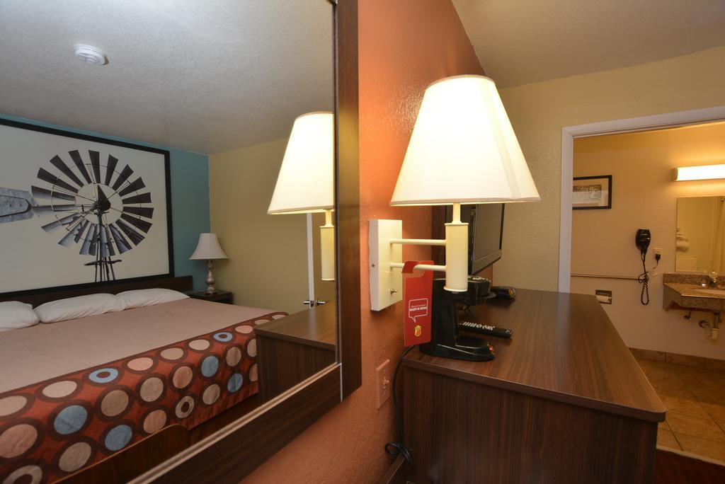 Super 8 By Wyndham Midwest City Ok Exteriér fotografie