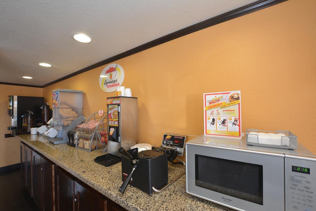 Super 8 By Wyndham Midwest City Ok Exteriér fotografie